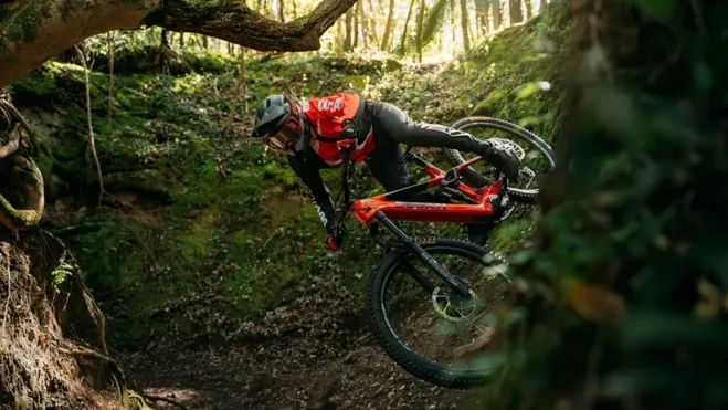 DUCATI MTB DM160 PLP Editoriale Collage img1 1382x777 Desk