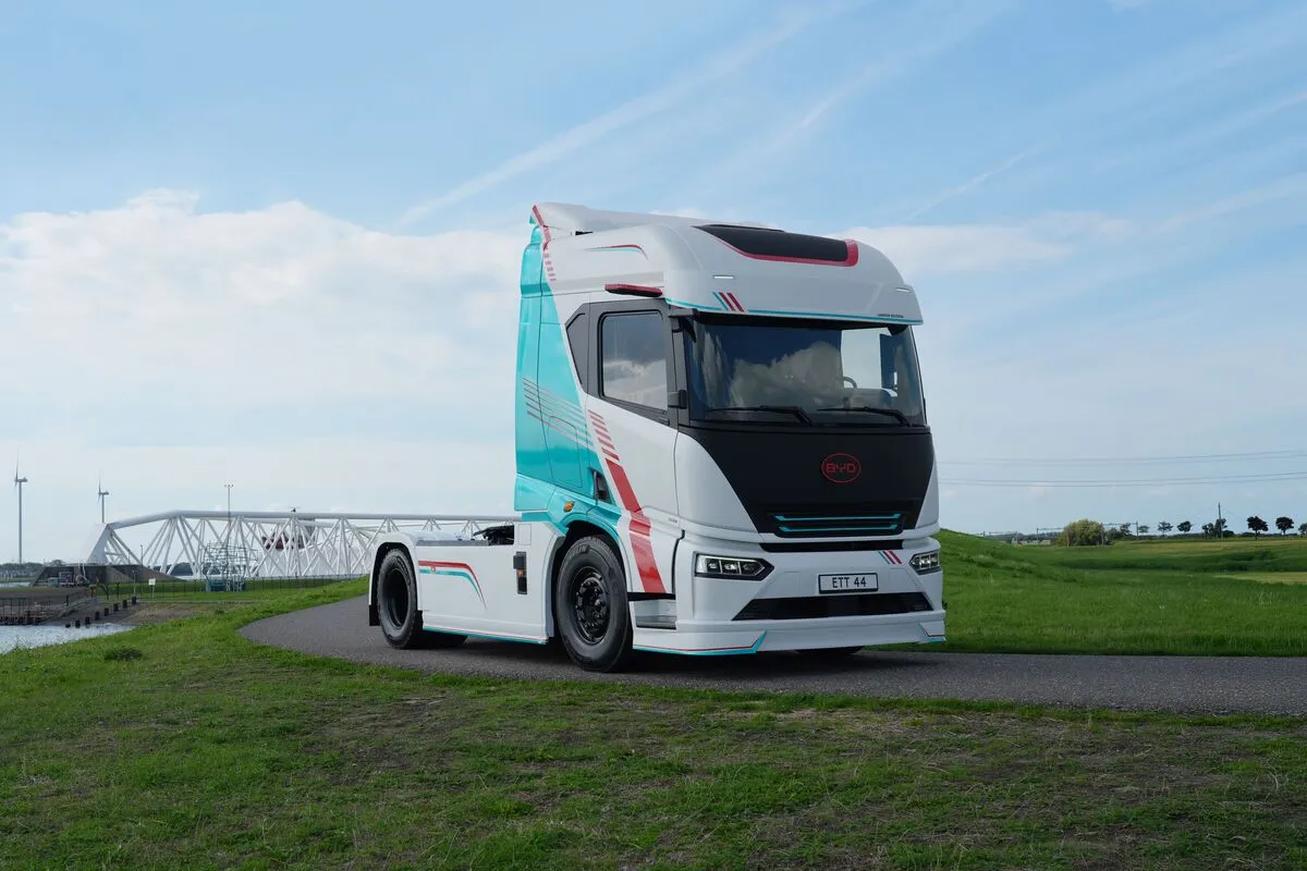 Le nouveau camion électrique de BYD récupère jusqu’à 400 km d’autonomie en seulement 20 minutes