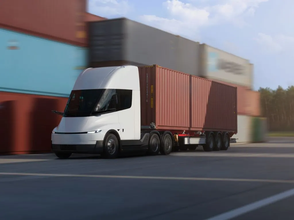 Le Tesla Semi arrive enfin en Europe : voici son autonomie et sa puissance de recharge !