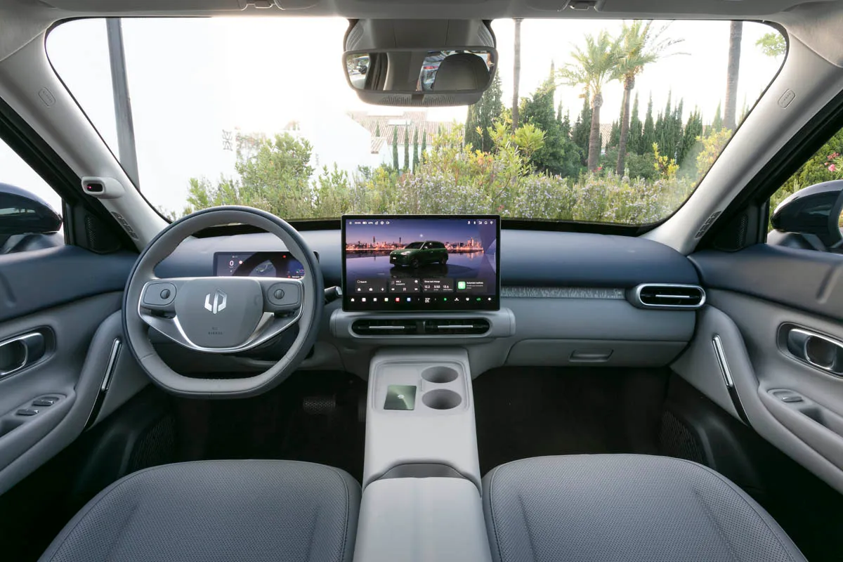 Leapmotor B03X interieur 14,6 inch touchscreen