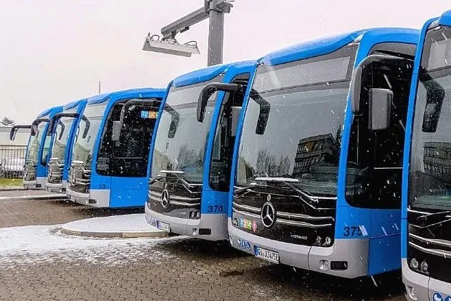 Imagem 7: Ônibus Daimler Mercedes Benz Ecitaro em Göttingen, fevereiro