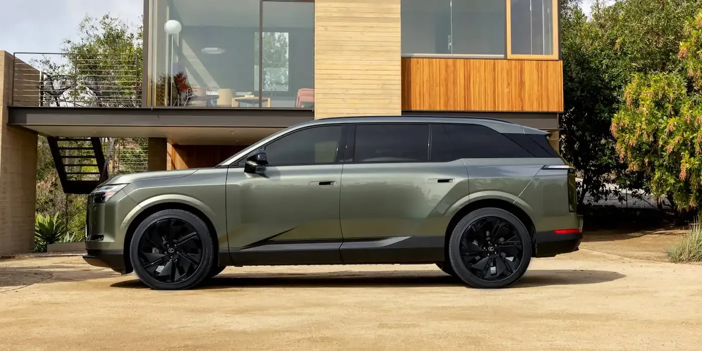 O SUV elétrico de 3 fileiras da Lexus faz sua primeira aparição pública