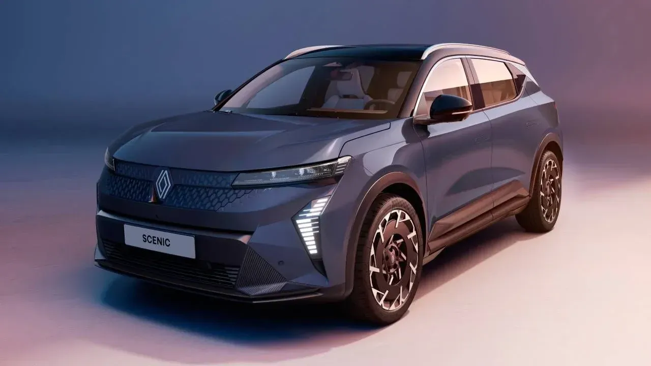 Renault rinnova lo Scenic: batteria LFP, fino a 642 km di autonomia e ricarica più veloce