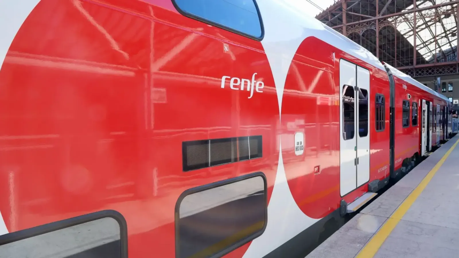Nowe pociągi elektryczne Cercanías Madrid trafiły do warsztatu w mniej niż 2 tygodnie, a Renfe twierdzi, że to coś normalnego.