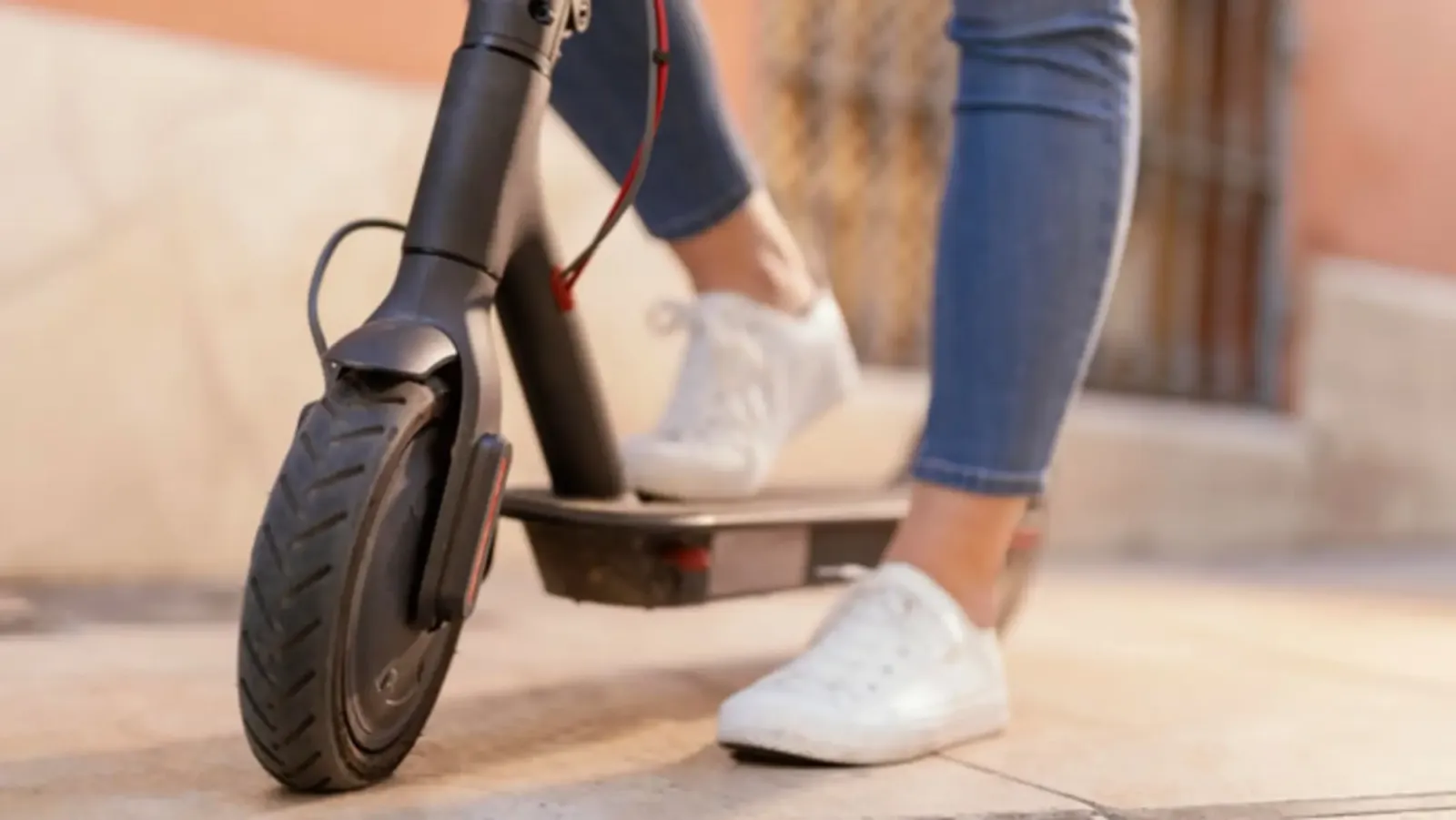 Patinetes elétricos, caminho para a autoescola: o pedido que já chegou à DGT e que quer mudar as regras na Espanha