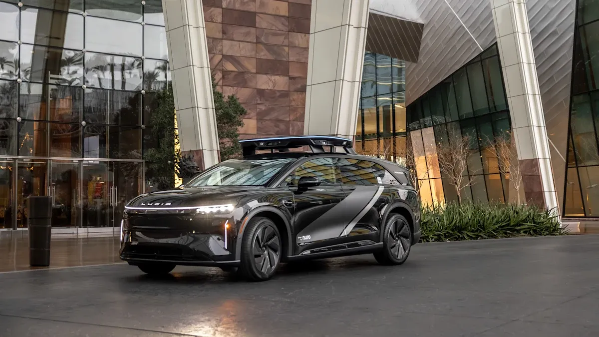 Lucid та Bolt готують 25 тис. автомобілів без водія. Вони мають перевозити пасажирів по Європі - Lucid Nuro 2