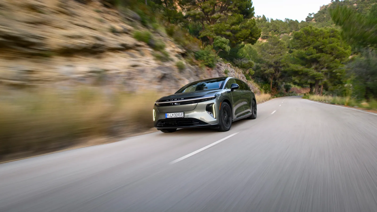 Lucid та Bolt готують 25 тис. автомобілів без водія. Вони мають перевозити пасажирів по Європі - Lucid Gravity Grand Touring 00