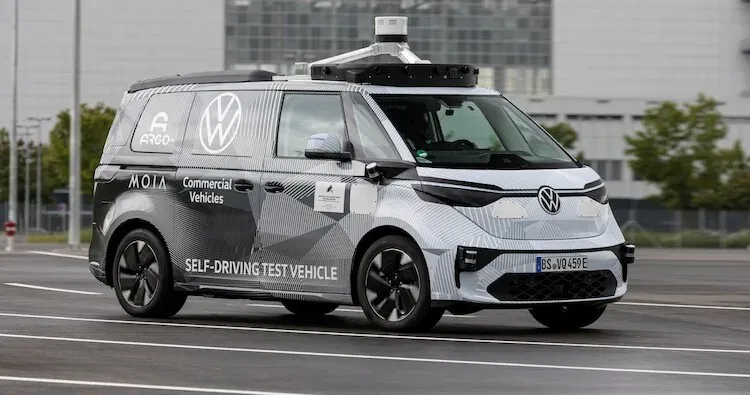 Lucid та Bolt готують 25 тис. автомобілів без водія. Вони мають перевозити пасажирів по Європі - vw autonomia