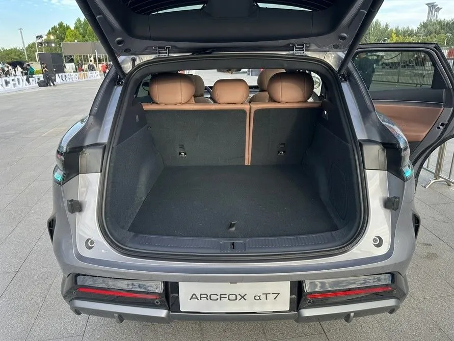 Mehr als 1.000 km Reichweite und fast die Hälfte des Preises eines Xiaomi YU7: So sieht der neue chinesische SUV aus, der einen weiteren Preiskrieg auslöst