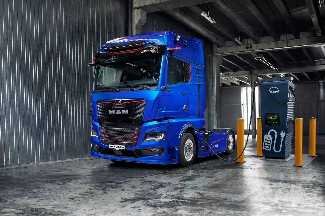 MAN promette 720 km di autonomia per il suo nuovo camion elettrico… e oltre 600 km nella vita reale