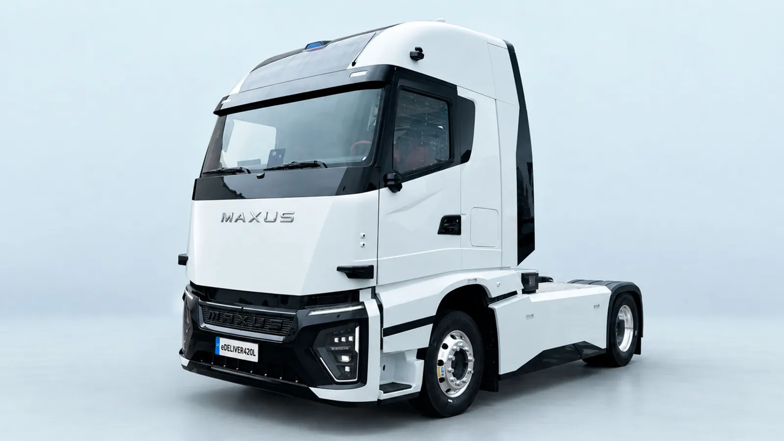 Maxus deja atrás las furgonetas: acaba de traer a Europa una bestia eléctrica de 42 toneladas que cambia por completo su estrategia