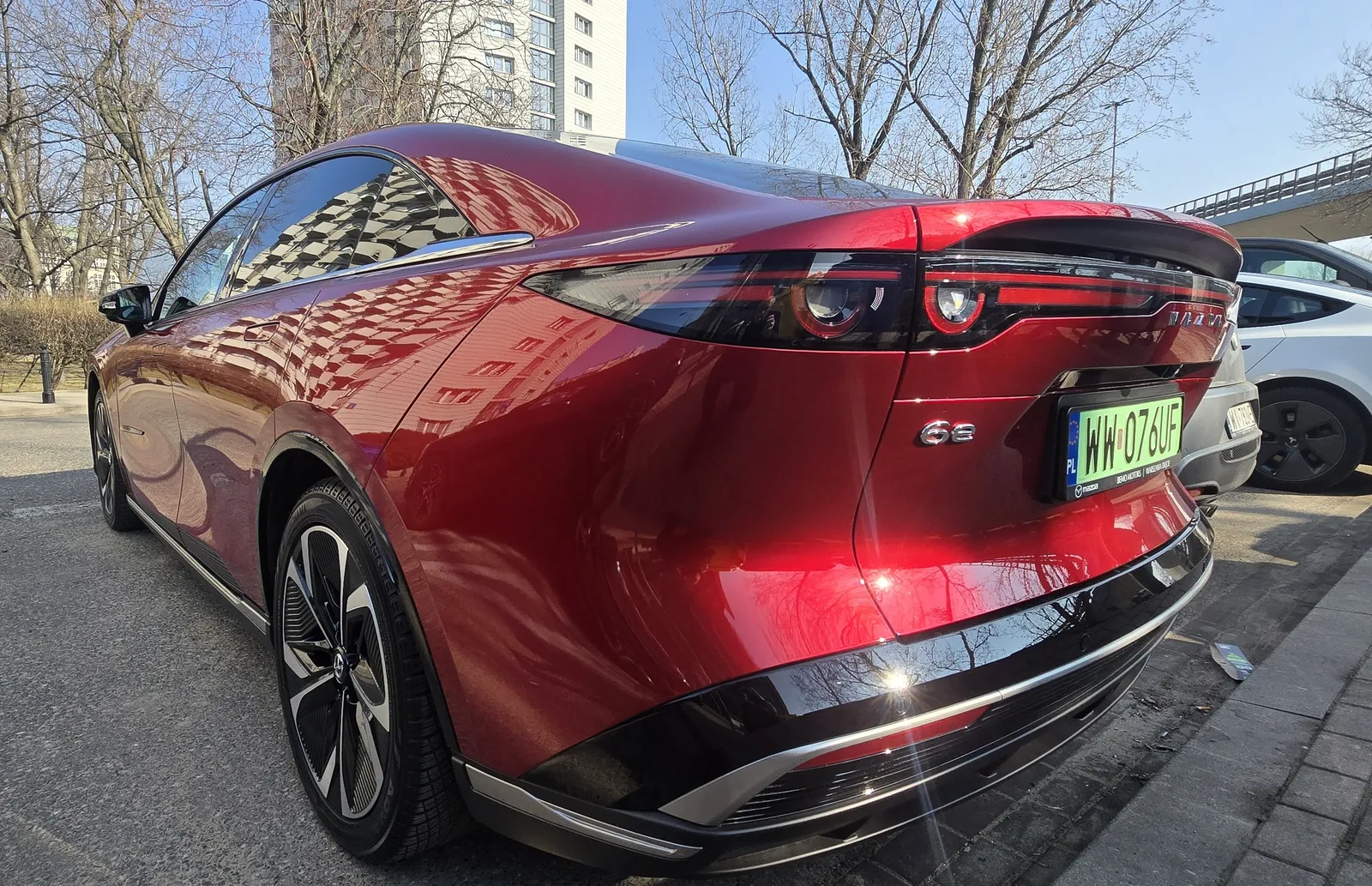 Mazda upraszcza 6e. Zamiast dwóch wersji jest jedna – 560 km zasięgu i ładowanie 200 kW