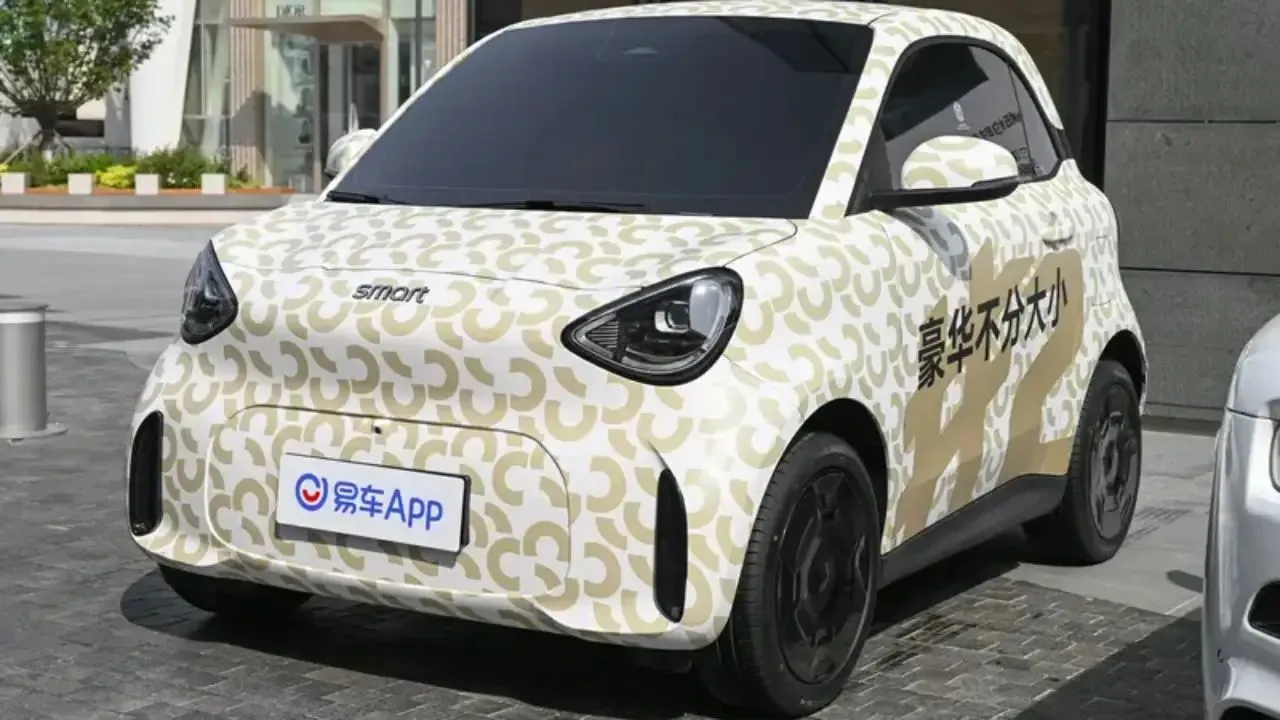 Menos de 2,80 metros y hasta 400 km de autonomía: el pequeño smart #2 quiere cambiar el coche urbano