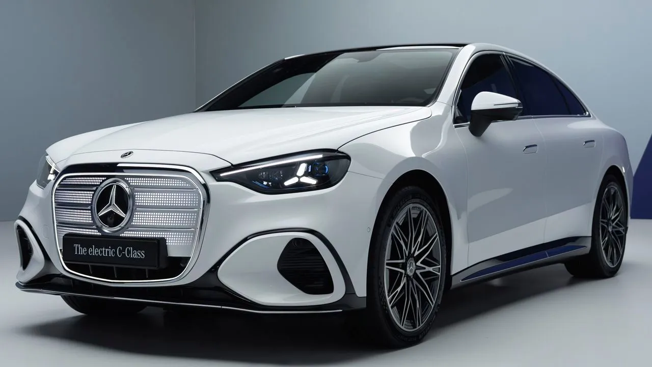 Mercedes erweitert das Angebot des elektrischen Clase C um eine erschwinglichere Version.