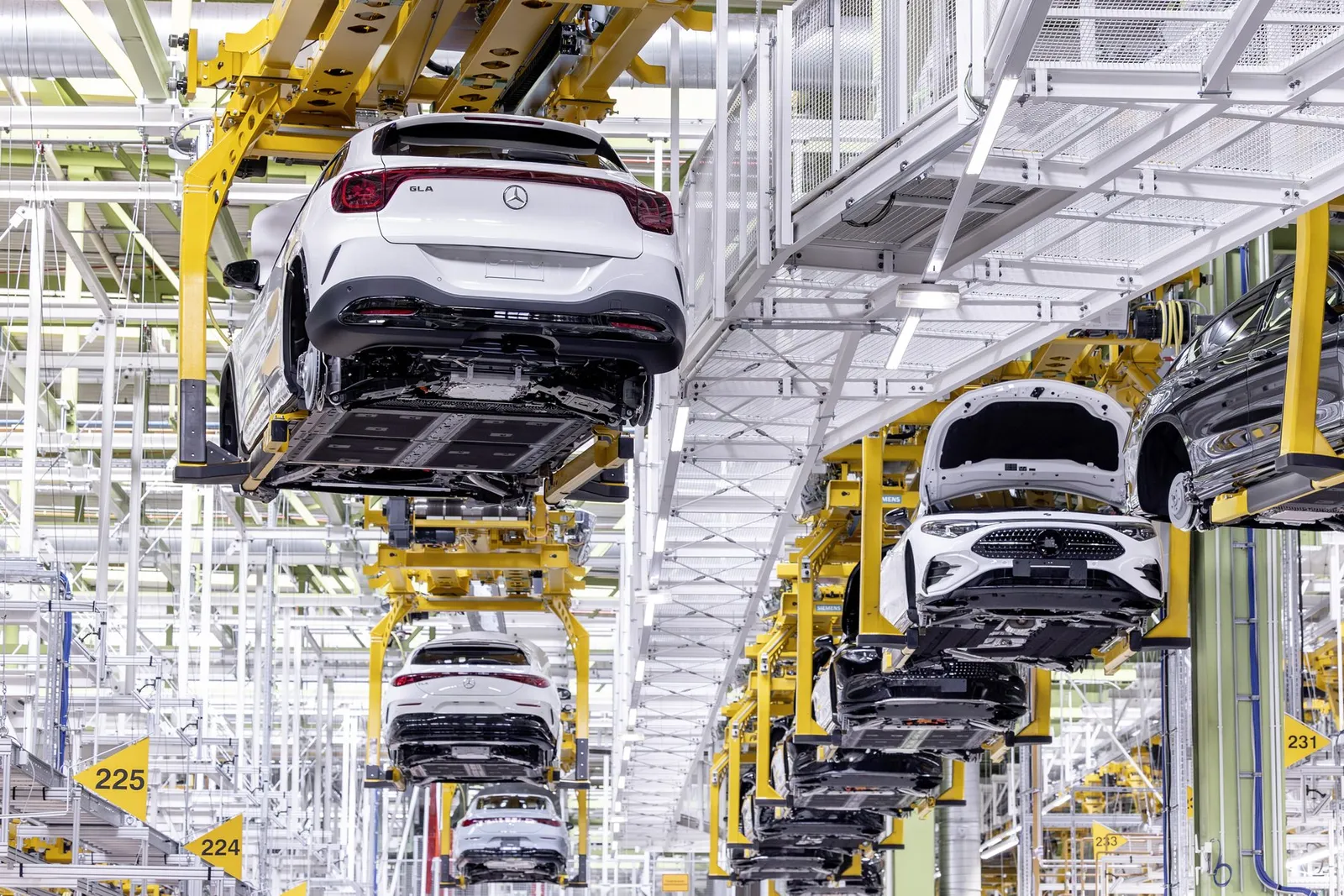 Mercedes-Benz GLA: E-Auto-Serienproduktion in Rastatt gestartet