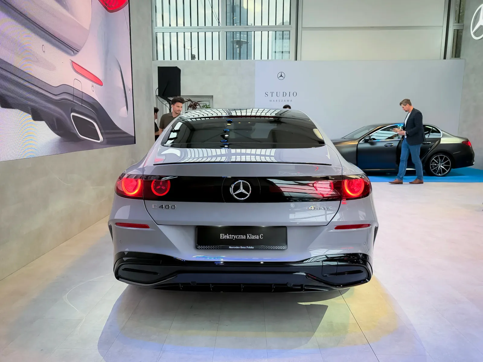 Il Mercedes C 400 EQ è arrivato in Polonia. La Classe C elettrica parte da 299 900 zł - MB C400 EQ 8