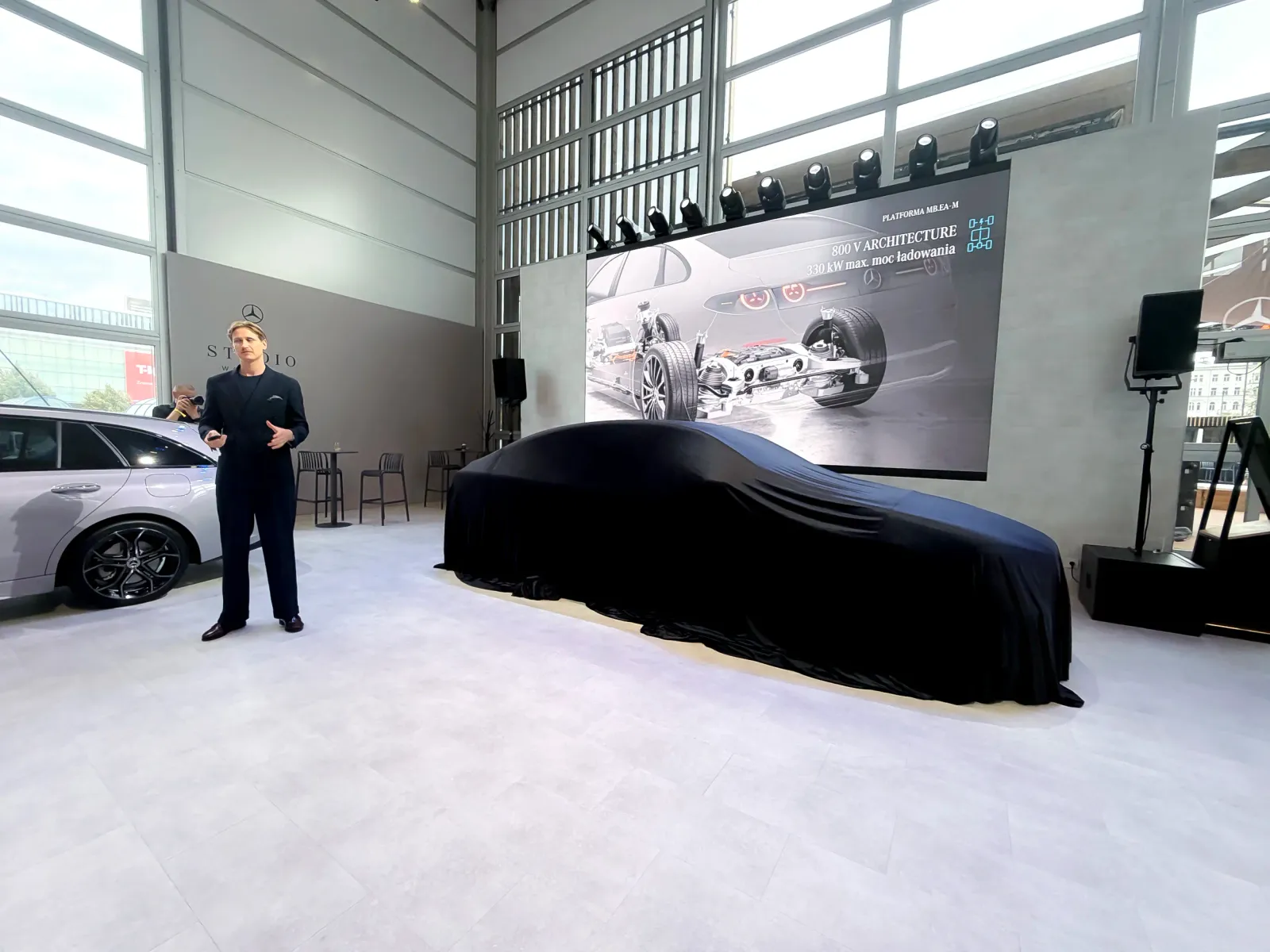 Il Mercedes C 400 EQ è arrivato in Polonia. La Classe C elettrica parte da 299.900 zł - MB C400 EQ 15
