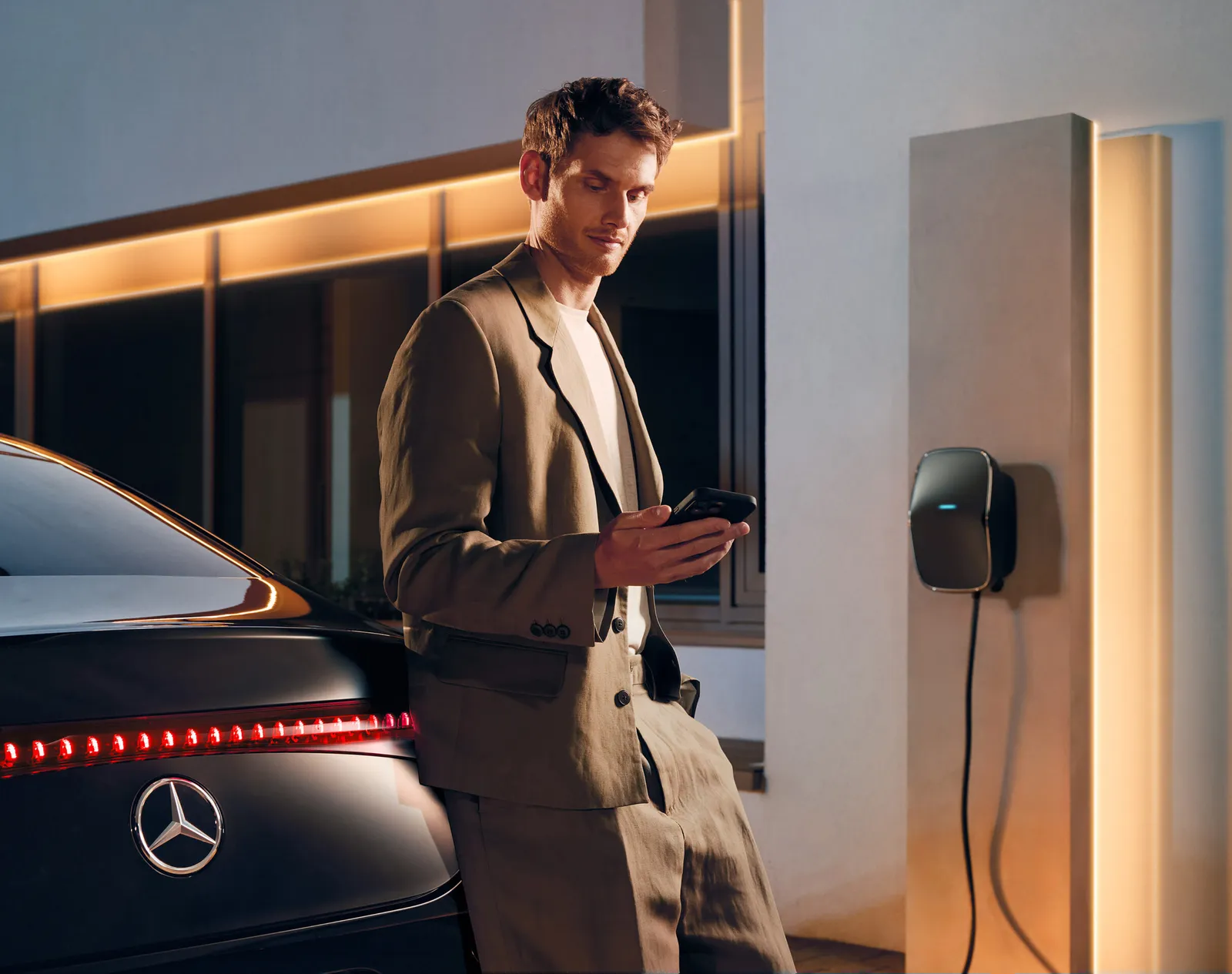 A Mercedes lança duas opções para carregamento inteligente em casa