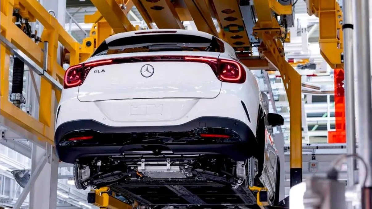 Mercedes fertigt bereits seinen neuen elektrischen GLA: 700 km Reichweite und eine Ladeleistung von 320 kW