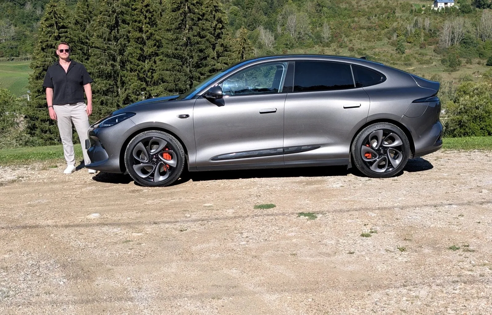 MG IM6 no primeiro teste: 553 kW e suspensão pneumática por 62.990 euros