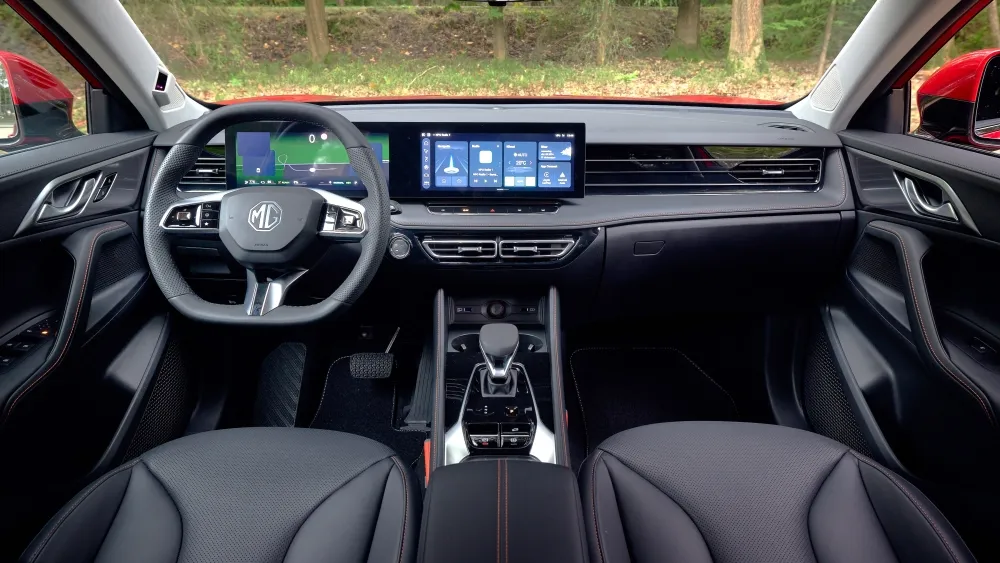 mg hs phevMG responde a BYD hundiendo precio mejor SUV híbrido 1.000 km autonomía 24.540 € 5