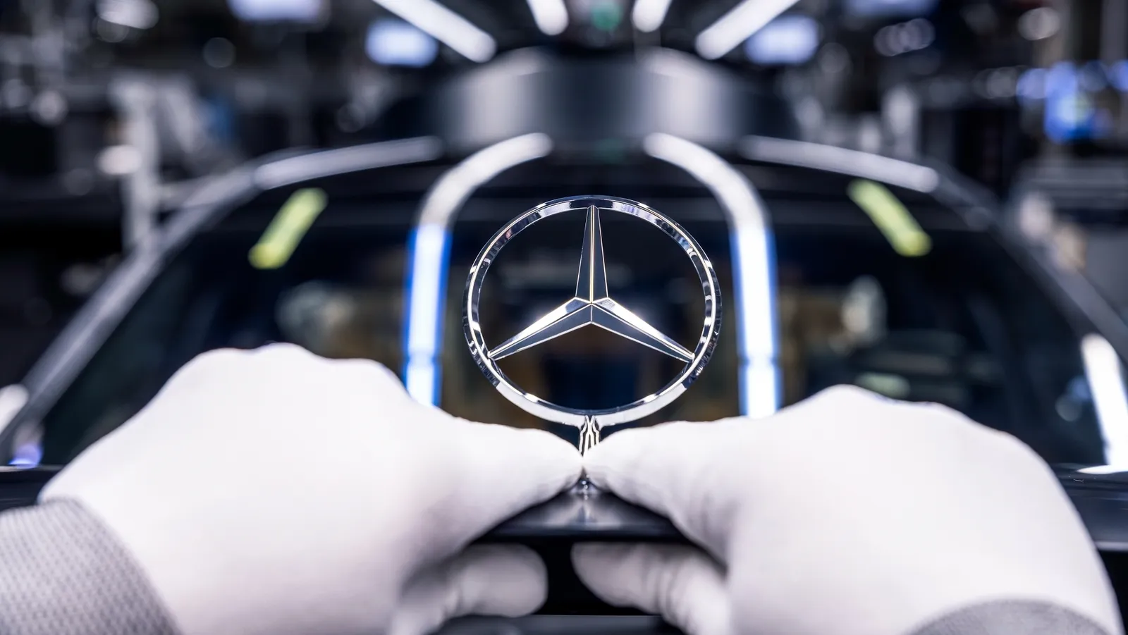 Michael Schiebe, chefe de produção da Mercedes, alerta a União Europeia de que duas fábricas alemãs correm grande risco