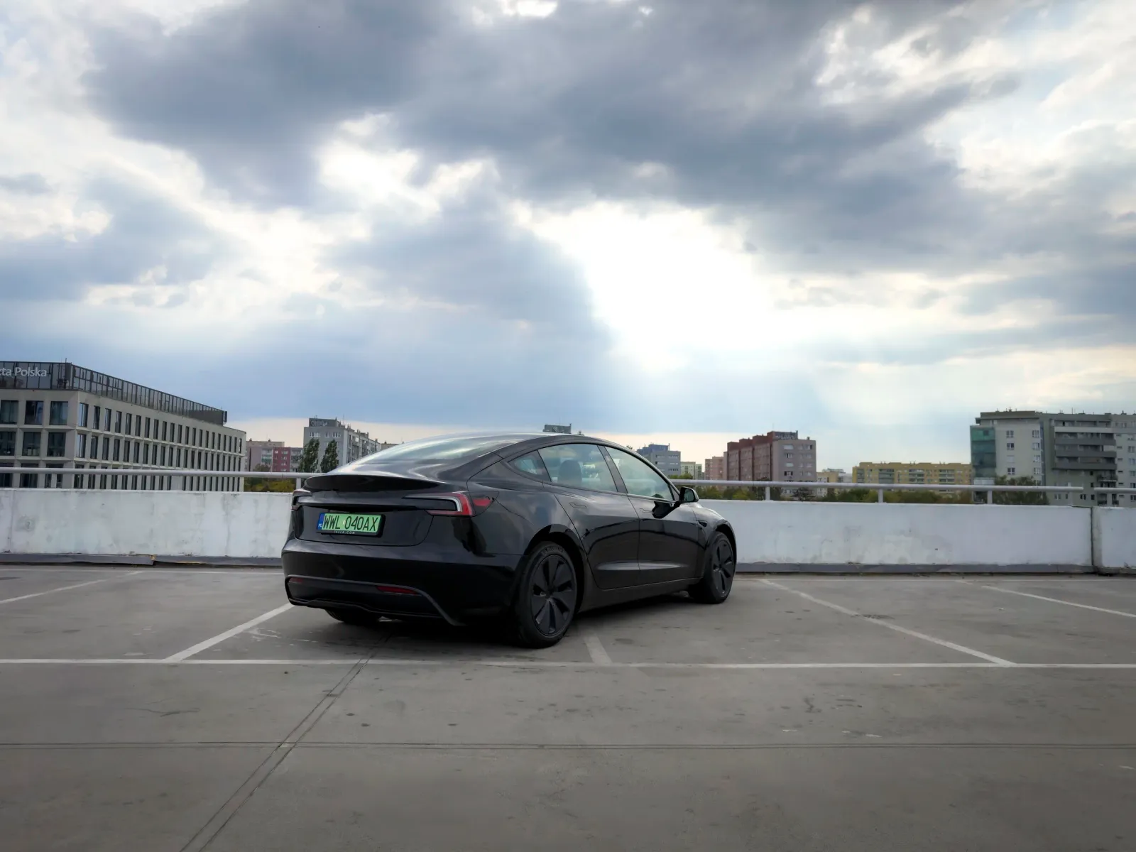 Model 3 RWD za 174 990 tys. zł. Czy najtańsza Tesla to dziś najlepszy elektryk za te pieniądze? - Tesla 3RWD 5