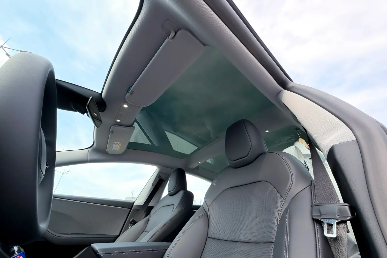 Model 3 RWD za 174 990 tys. zł. Czy najtańsza Tesla to dziś najlepszy elektryk za te pieniądze? - Tesla 3RWD 11