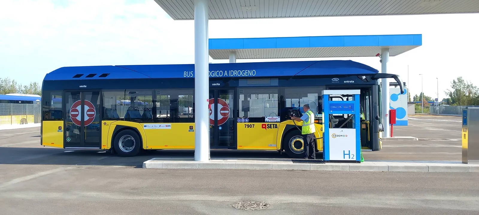 Modena lança 12 ônibus a hidrogênio Solaris e nova infraestrutura de reabastecimento SETA
