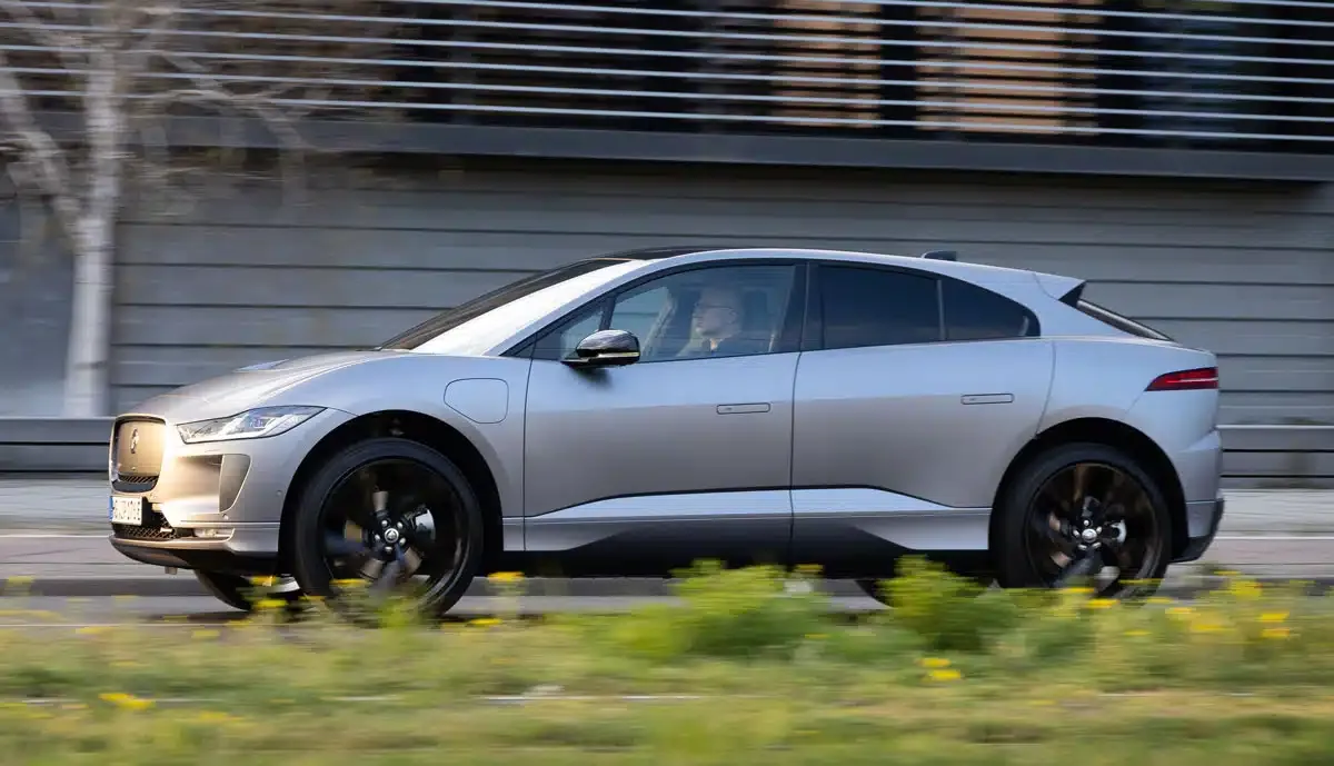 Estudo MOT: Carros elétricos com longo alcance são mais confiáveis que os a combustão