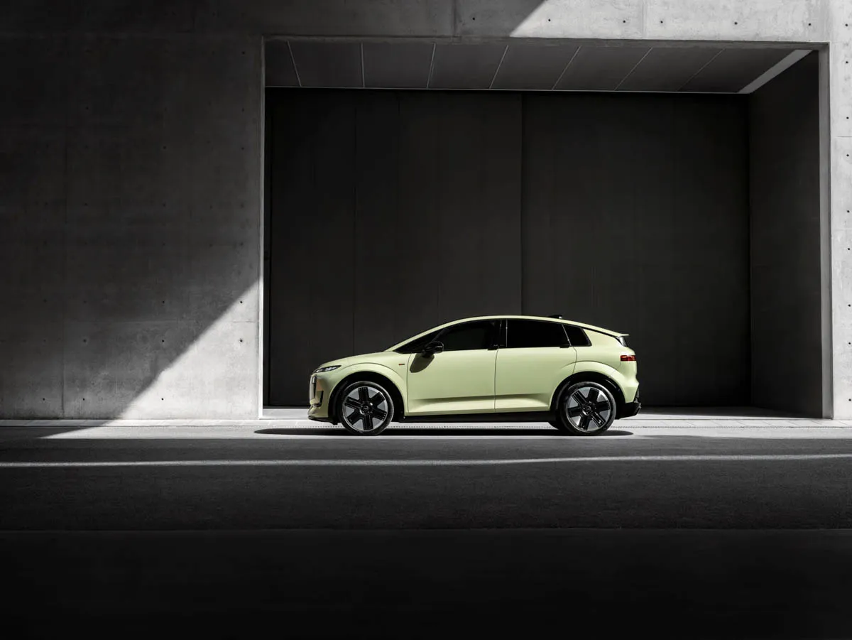 Vista laterale del nuovo Audi A2 e-tron