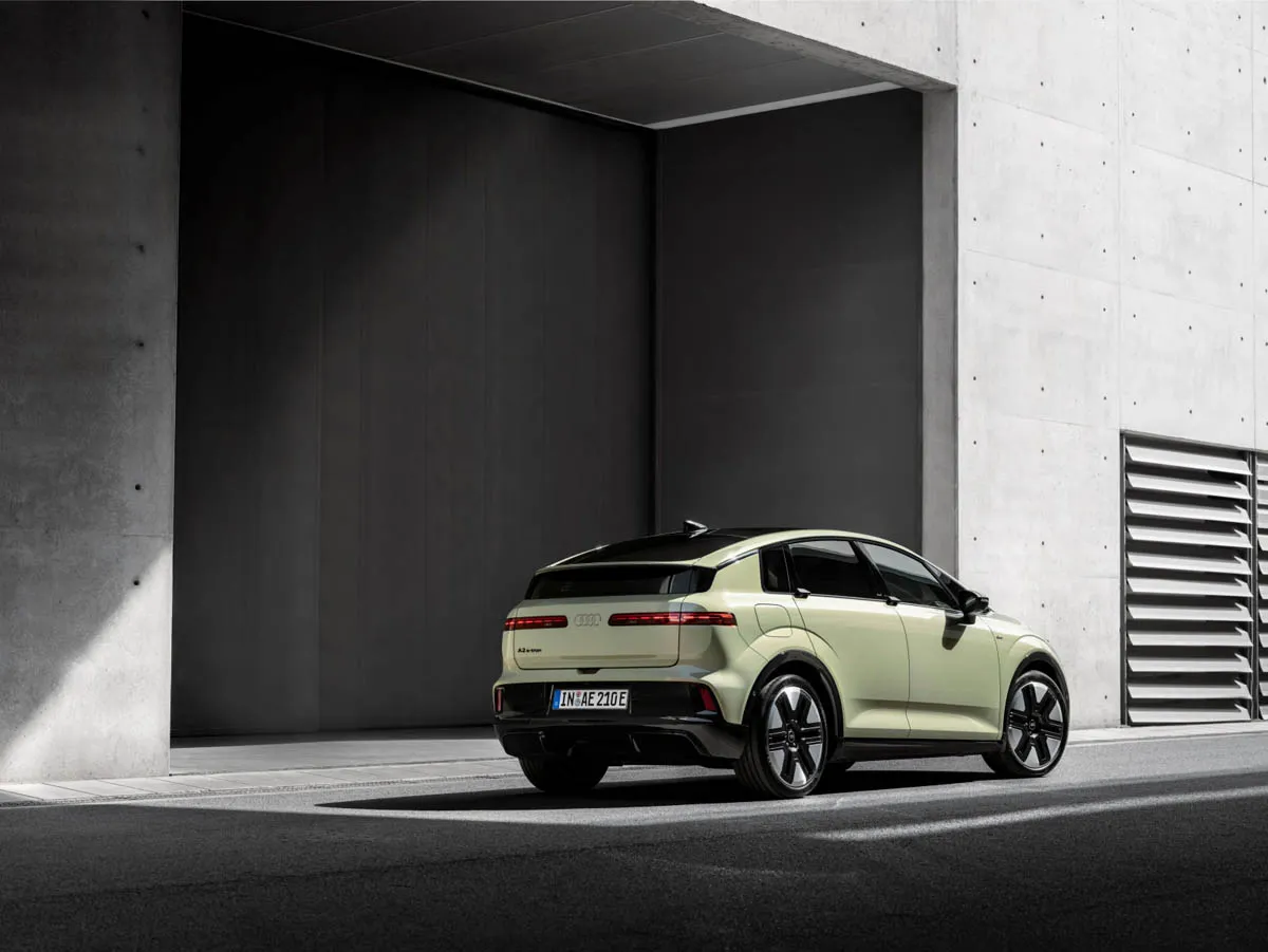 Vista posteriore del nuovo Audi A2 e-tron