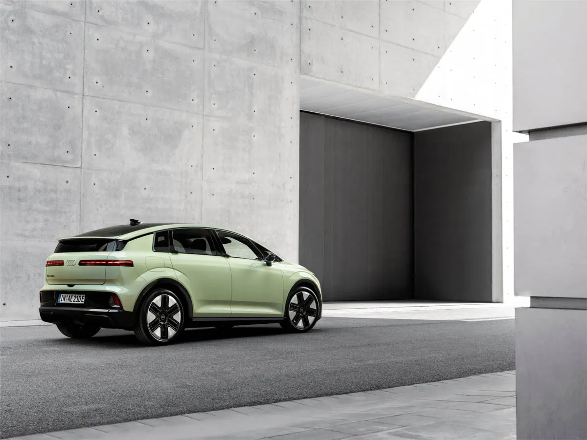 Vista laterale del nuovo Audi A2 e-tron = l’Audi più economica di sempre