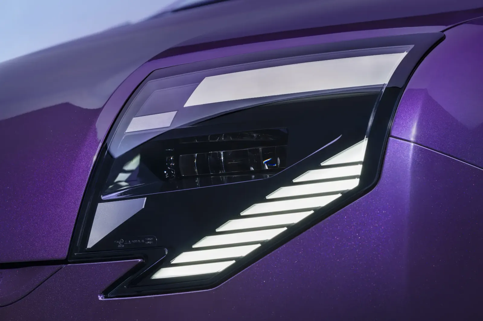 Nissan Pixo pormenor farol dianteiro