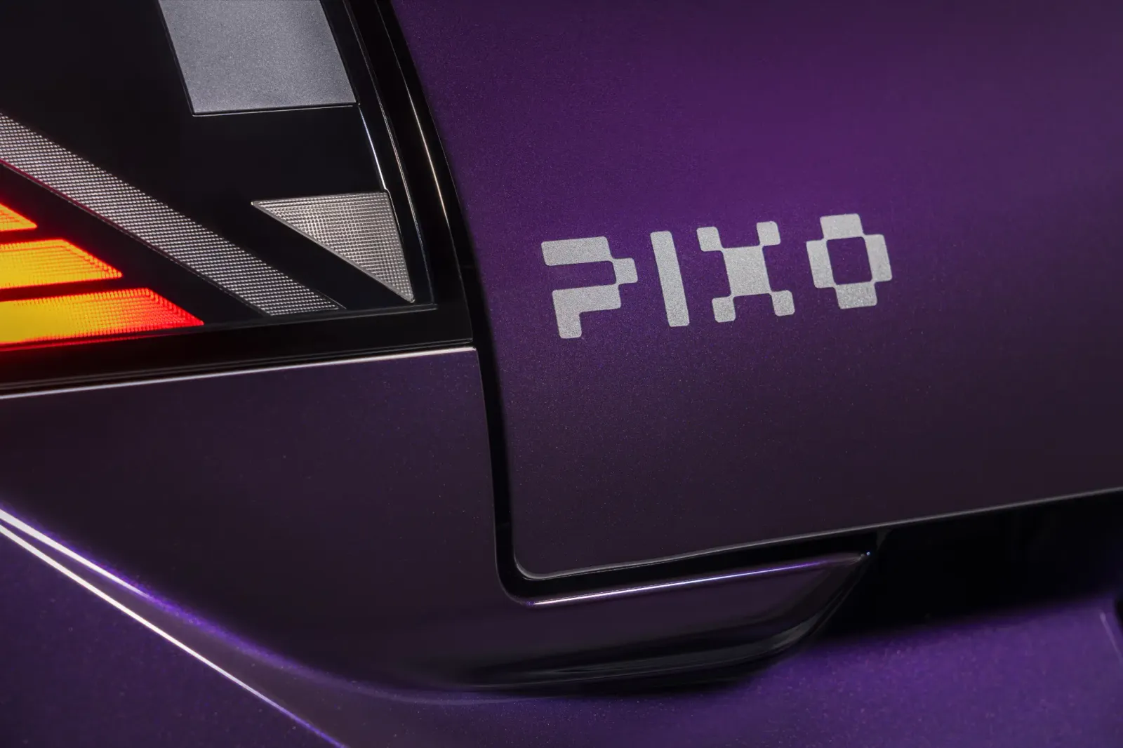 Nissan Pixo lettering