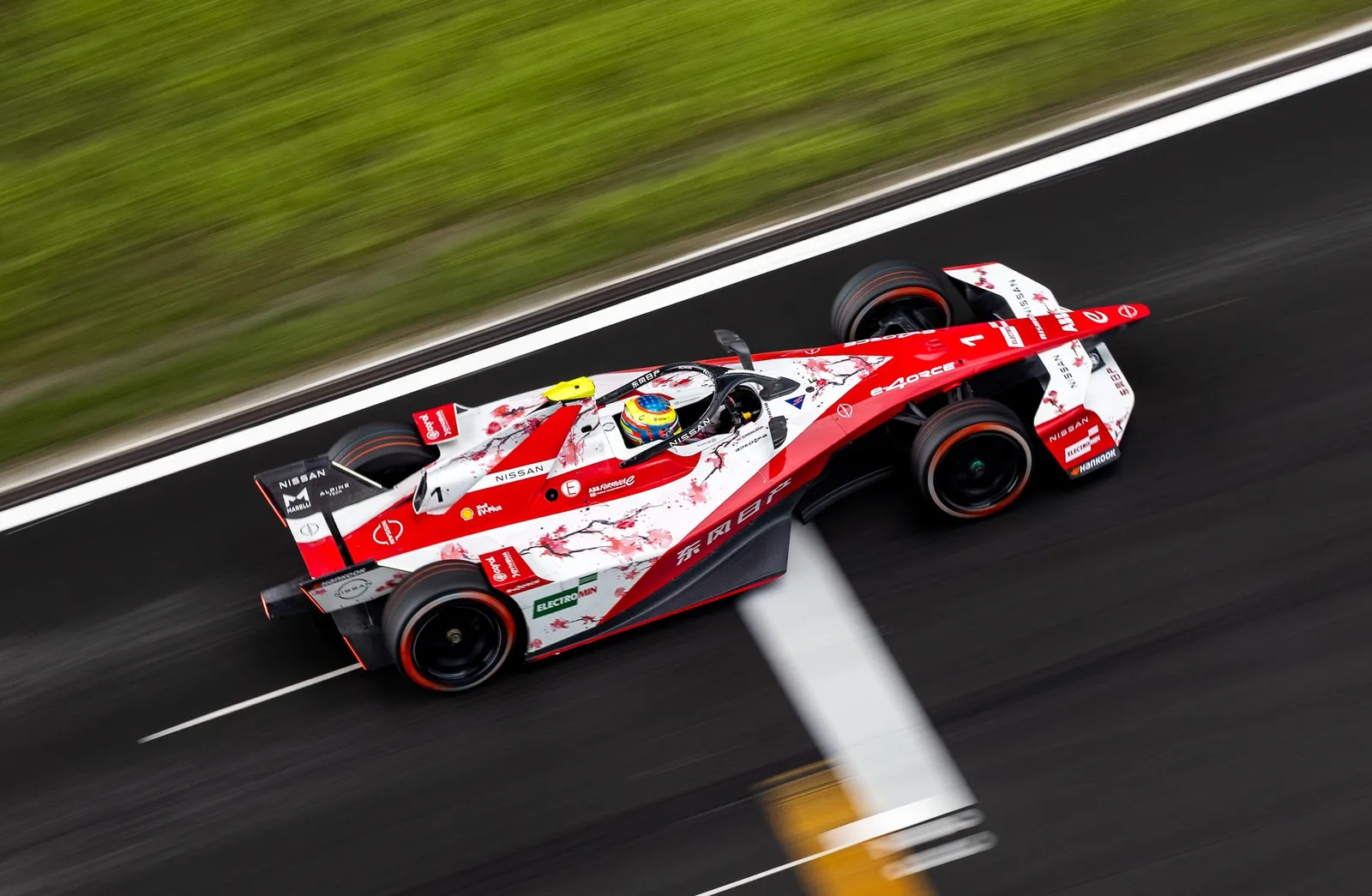 Le auto elettriche Nissan sono ispirate alle prestazioni in pista della Formula E