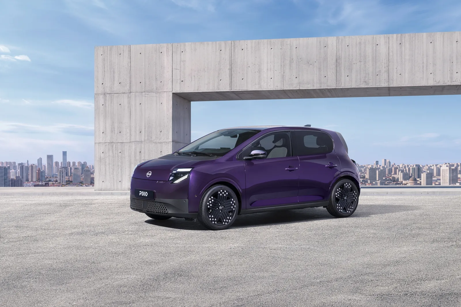 A Nissan revela o carro urbano elétrico PIXO com autonomia de 161 milhas