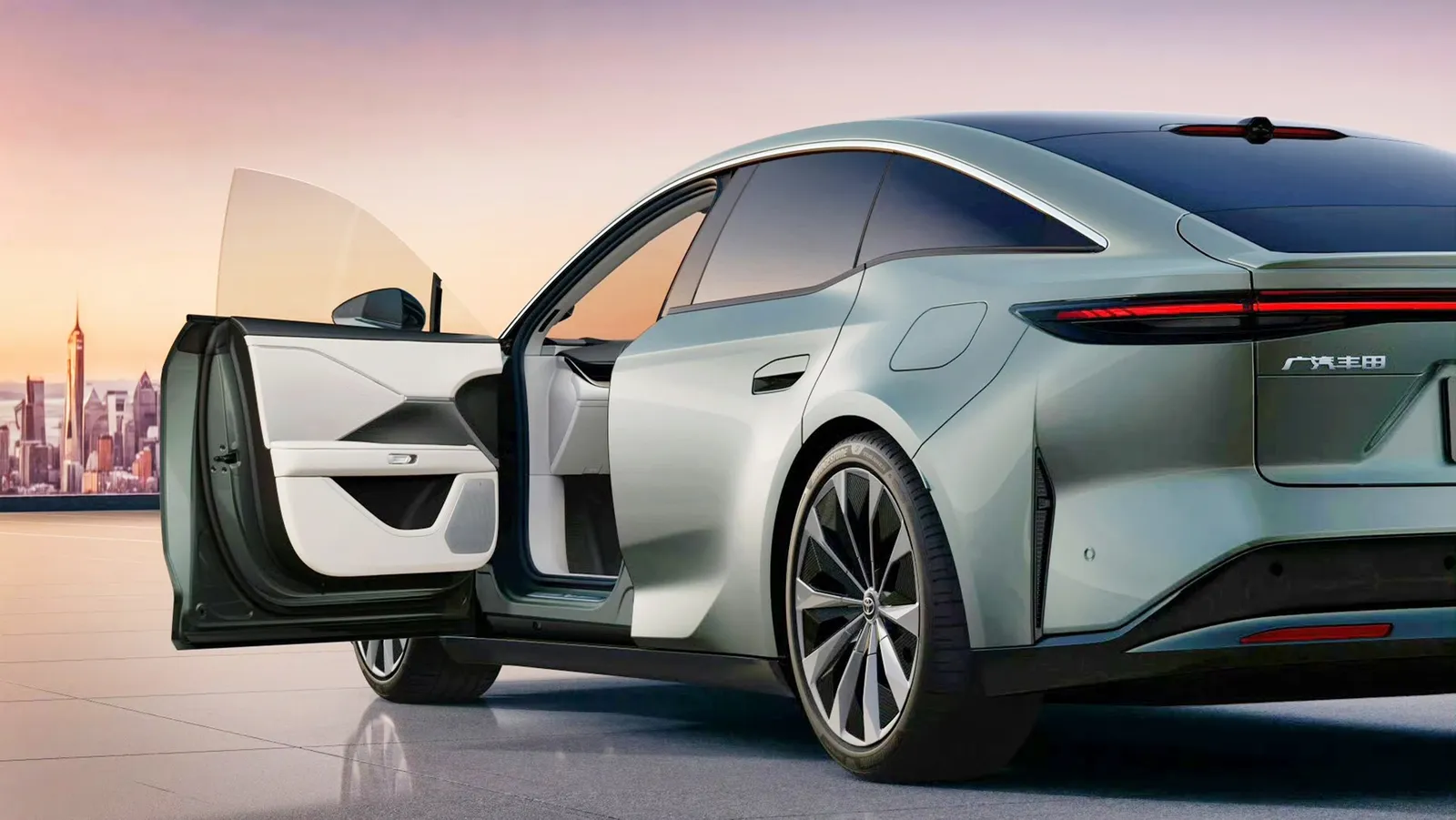 Не лише електромобілі: Toyota змінює стратегію та буде виробляти 400 000 гібридних автомобілів за «китайською формулою» щороку з вагомої причини