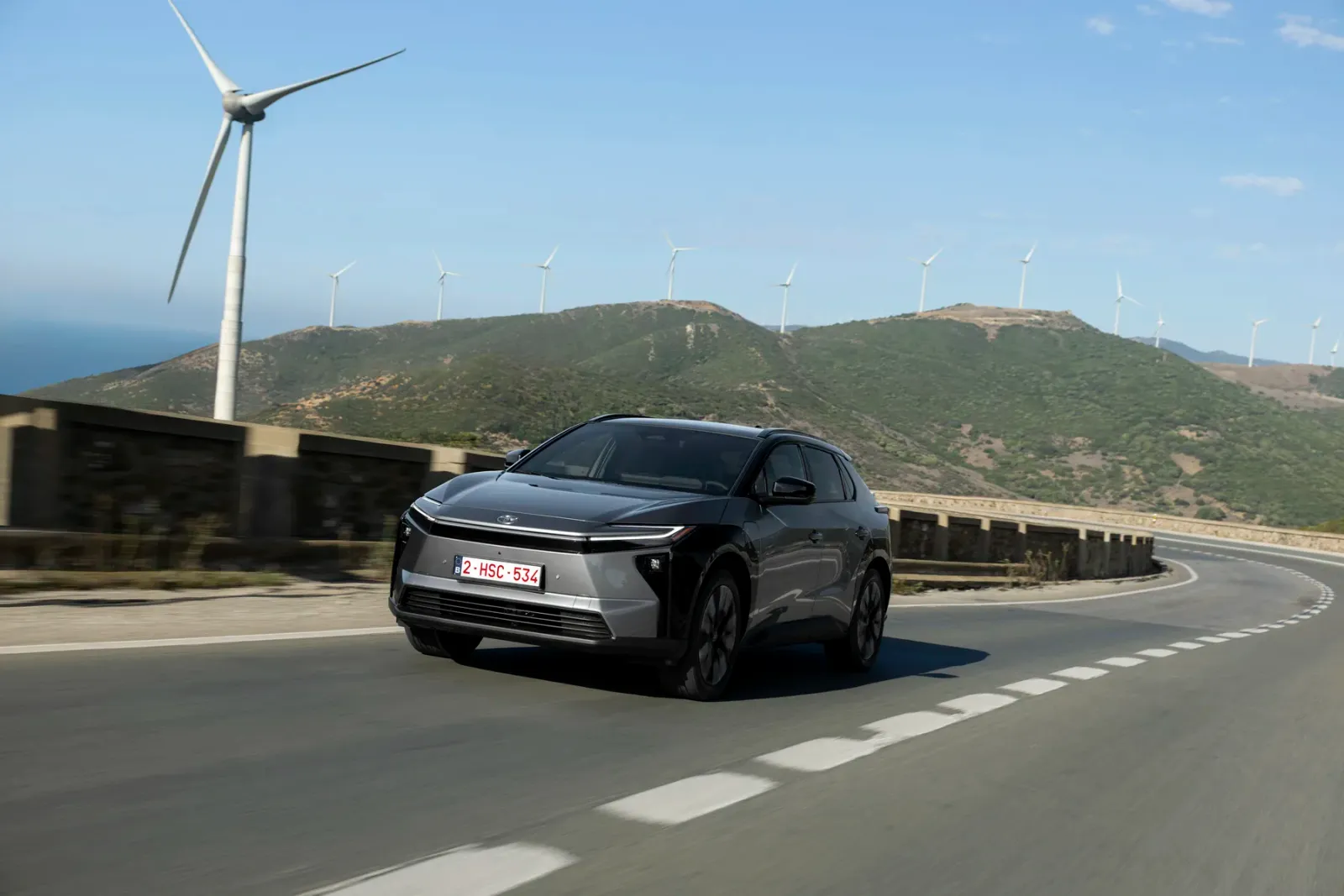 Norwegia: „elektryki” opanowały rekordowe 98,7% sierpniowej sprzedaży. Tesla zawiodła! - 1 odnowiona toyota 2026 bz4x awd
