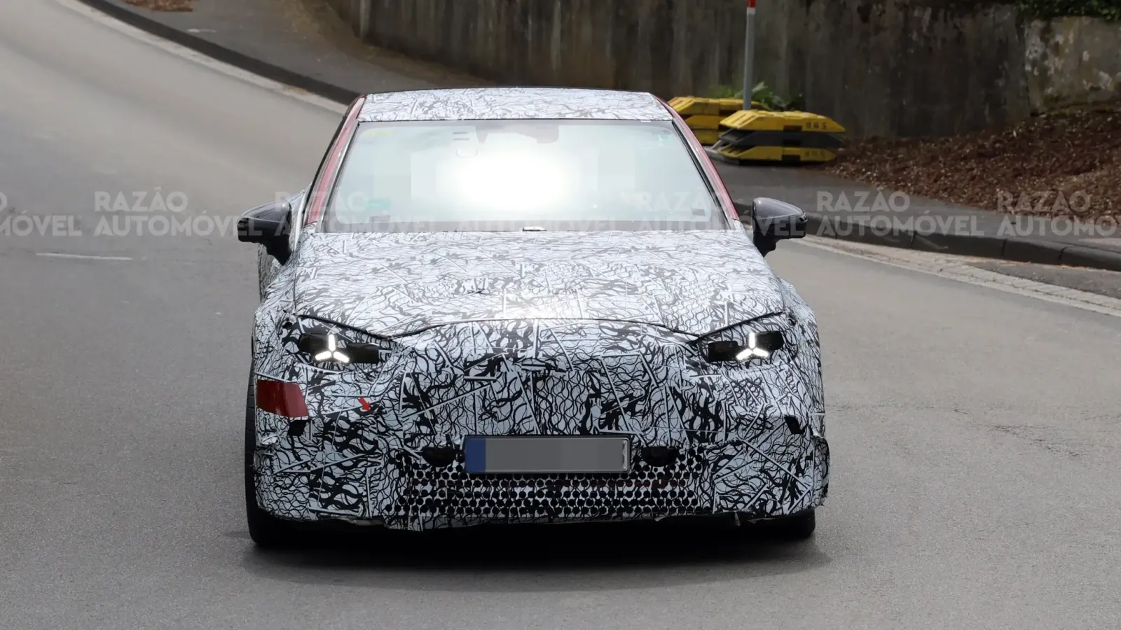 Prototyp des elektrischen Mercedes-AMG Classe C – Vorderseite