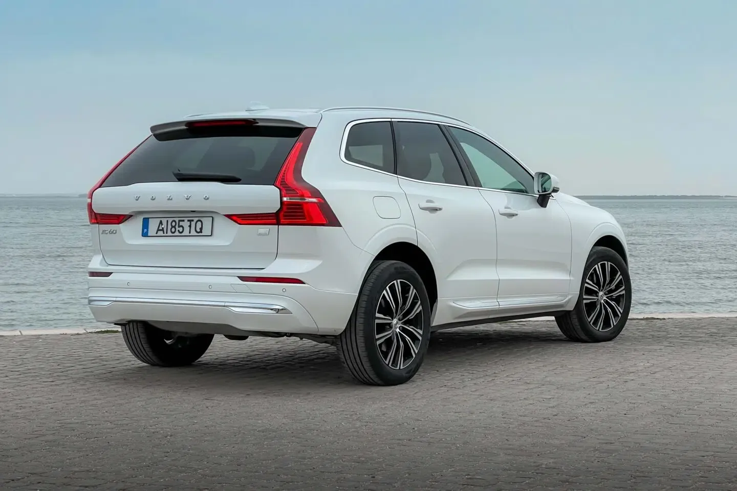 Volvo XC60 T6 Recharge hinten