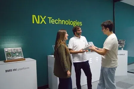 A NX Technologies desenvolve inversores para veículos elétricos leves.