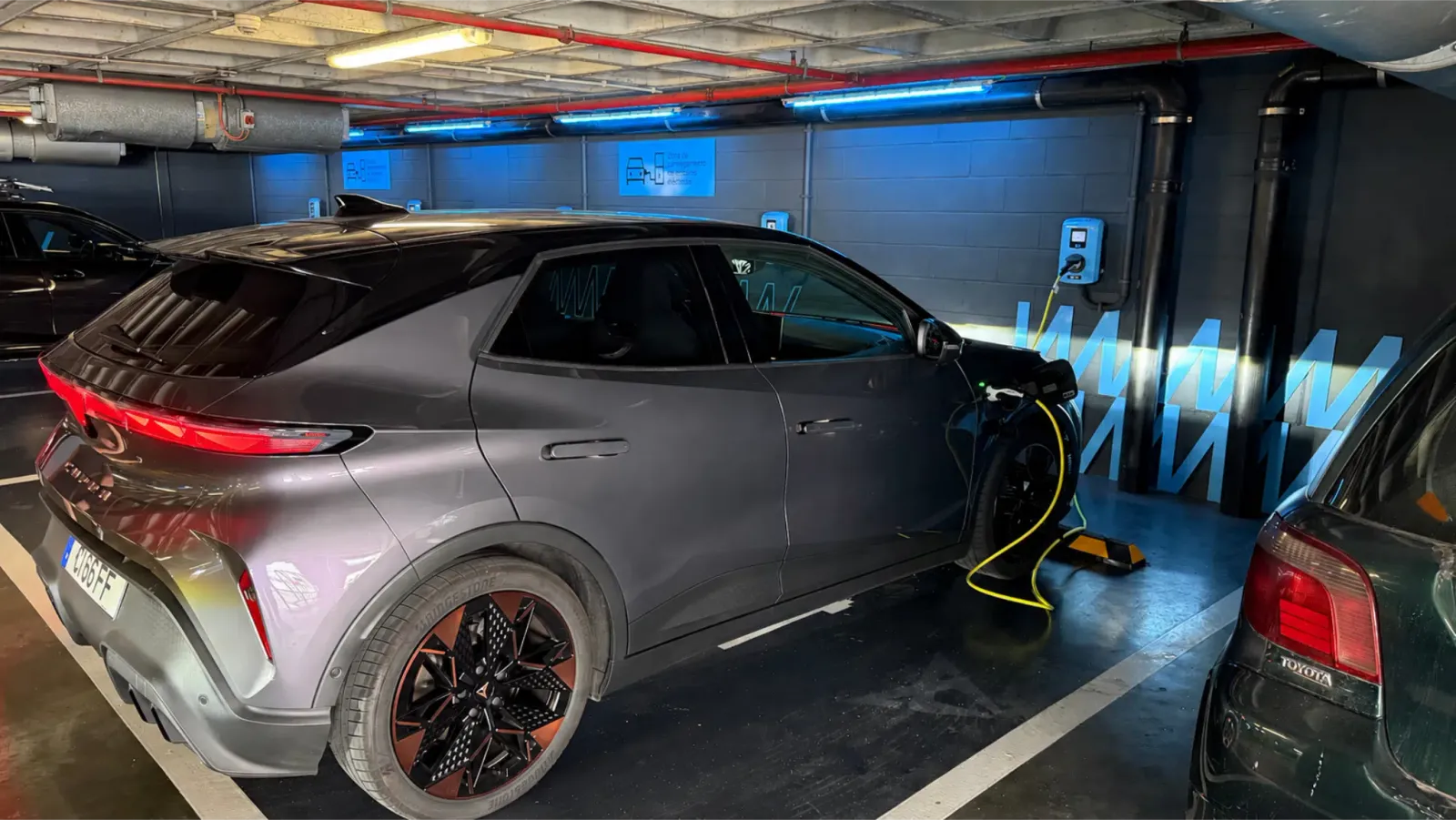 CUPRA Raval beim Aufladen