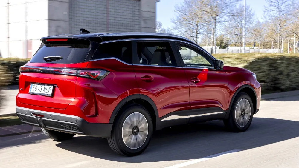 Ebro s700 PHEV Offerta 25.990 SUV ibrido autonomia 1.200 km prodotto in Spagna (6)