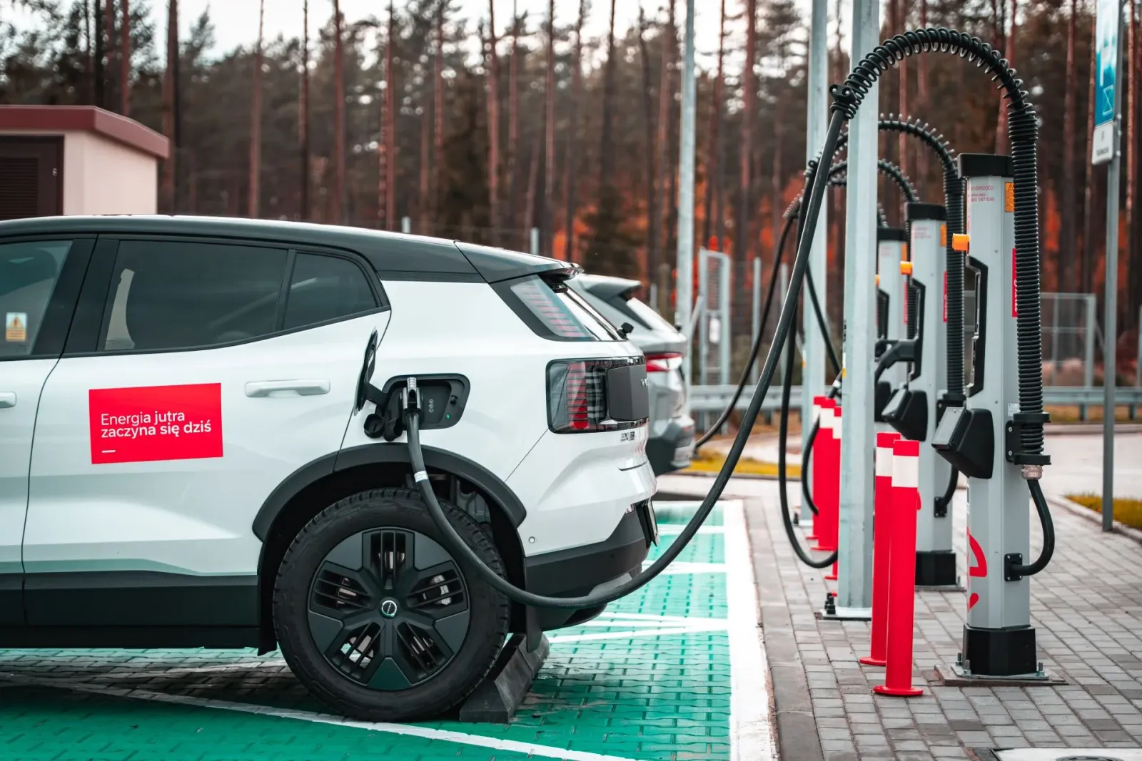 A Orlen Charge acrescentará milhares de pontos até o final de 2027. As estações terão até 400 kW.