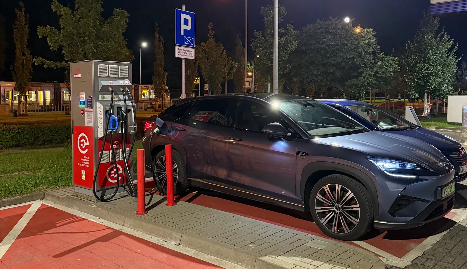 Orlen Charge è tornato a 2,69 zł per kWh in corrente continua. GreenWay, fino al 30 settembre, è chiaramente più economico.