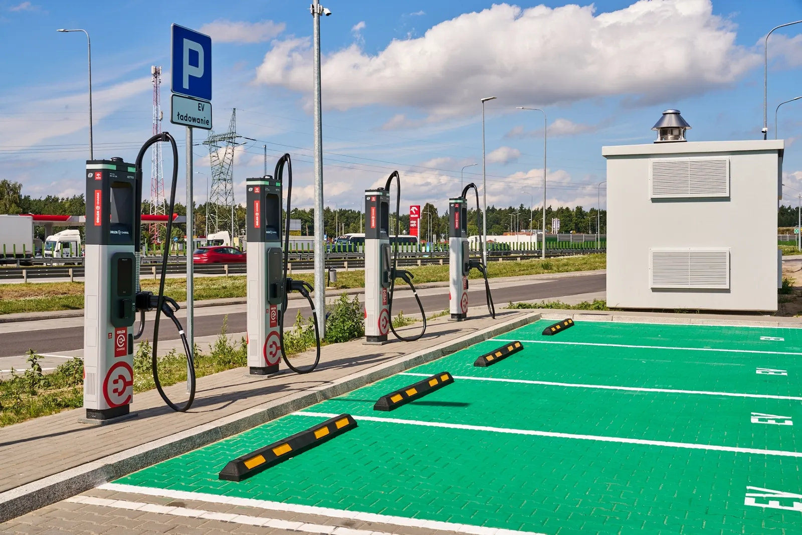 Orlen już ze starymi stawkami za ładowanie, DC 2,69 zł/kWh. GreenWay do 30 września tu i ówdzie 1,79 lub 2,09 zł/kWh