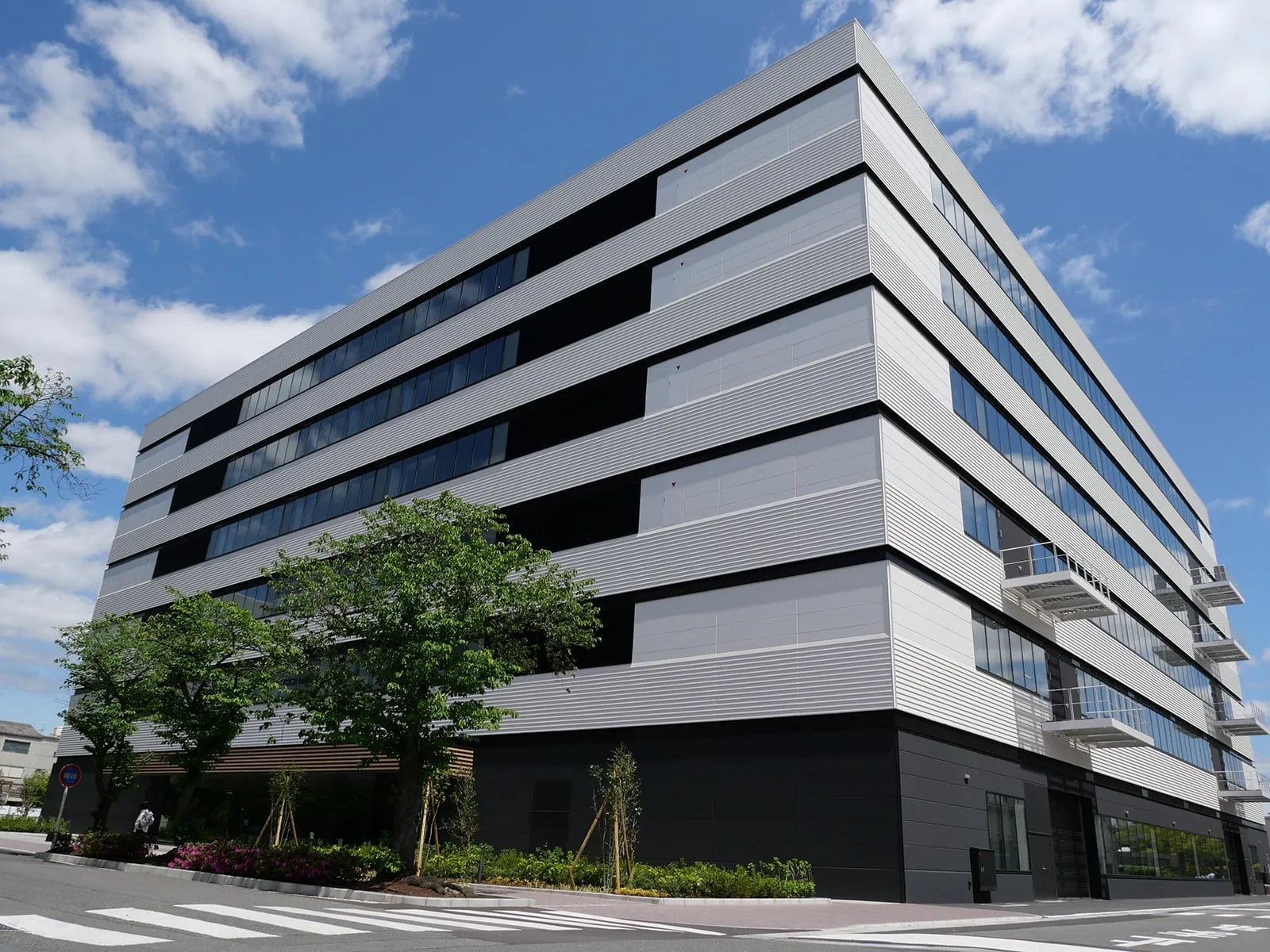 Panasonic Energy eröffnet Entwicklungszentrum für Batterien in Osaka