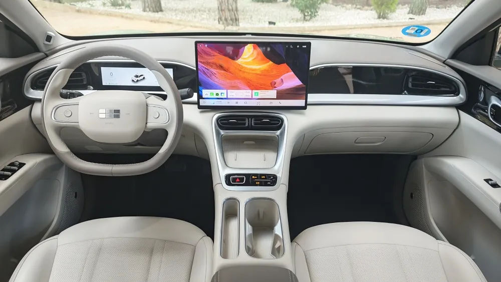 Geely E2 ¿Peligro BYD Dolphin Surf Desde 13.090 € hasta 497 km probamos mayor rival Geely E2 (9)