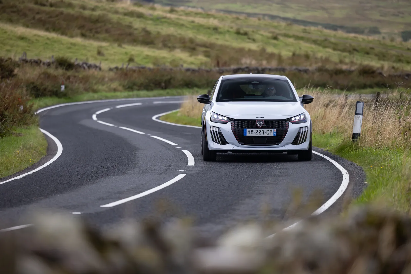 Imagem de teste do Peugeot E-208 GTi